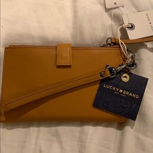 LUCKY BRAND WALLET. BRAND NEW. WRIST STRAP.